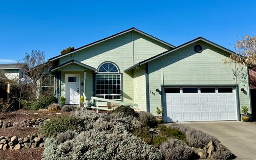 135 Meadow Slope Dr, Talent, OR, 97540-8693 | Card Image