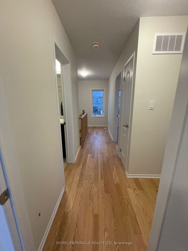 19 Utter Pl, House attached with 3 bedrooms, 3 bathrooms and 2 parking in Stoney Creek ON | Image 6