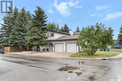 526 Costigan Rd, House other with 5 bedrooms, 3 bathrooms and null parking in Saskatoon SK | Image 2