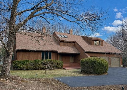 580 Mountain St, Sharon, MA, 02067-3022 | Card Image