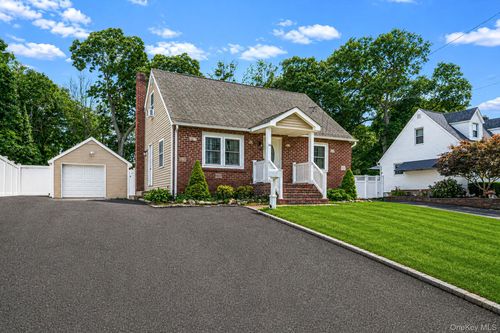 34 Weichers St, Ronkonkoma, NY, 11779-3326 | Card Image