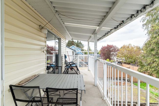 23385 124 Avenue, House other with 3 bedrooms, 2 bathrooms and 4 parking in Maple Ridge BC | Image 23
