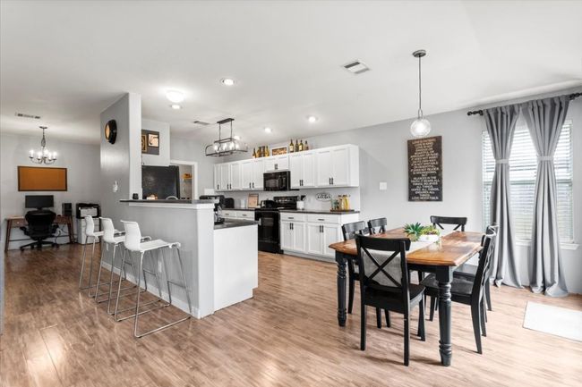 Kitchen and dining area | Image 4