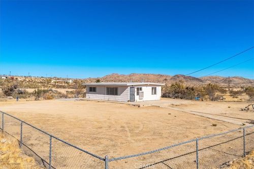 59200 Barron Dr, Yucca Valley, CA, 92284-5673 | Card Image