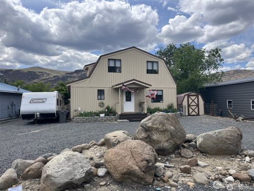 742 Chukar Pl Sw, Quincy, WA, 98848-9329 | Card Image