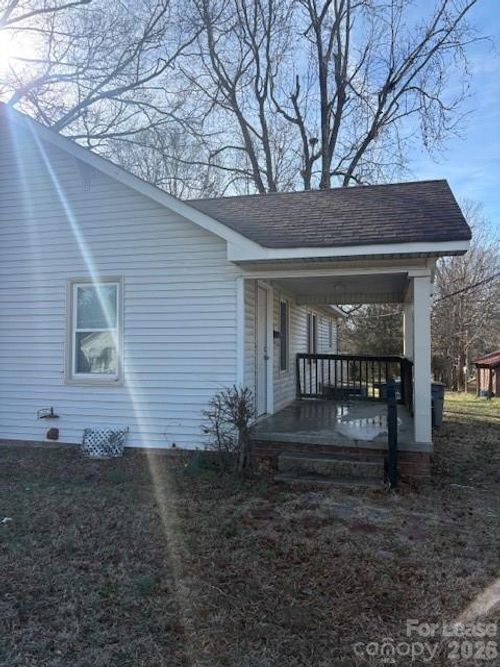 909 Grace Ave, Kannapolis, NC, 28083-3009 | Card Image
