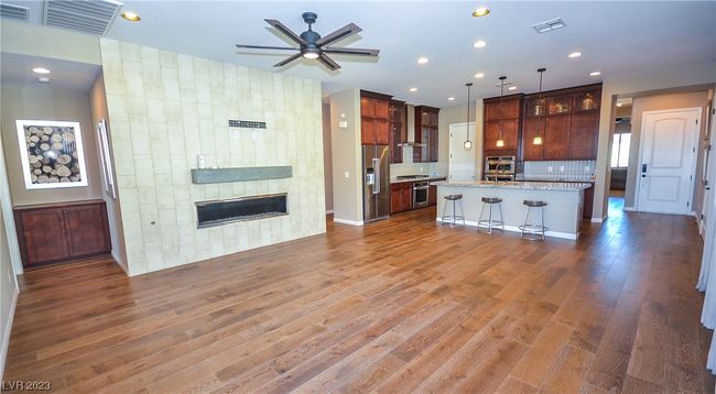 8162 Desert Madera St, House other with 3 bedrooms, 3 bathrooms and null parking in Las Vegas NV | Image 12