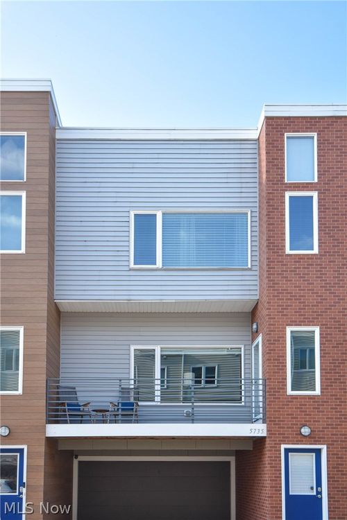 5735 Bridge Ave, Cleveland, OH, 44102-3248 | Card Image
