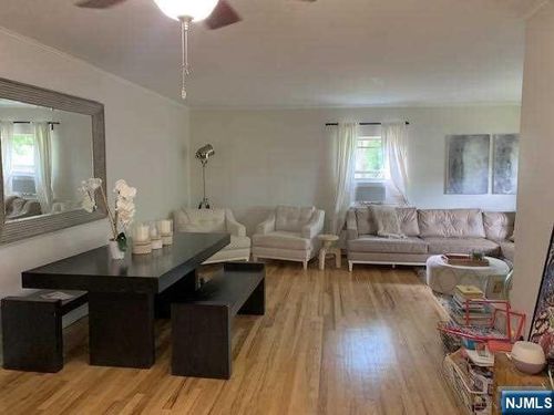 320-280-320 Oak St, Ridgewood, NJ, 07450-2597 | Card Image