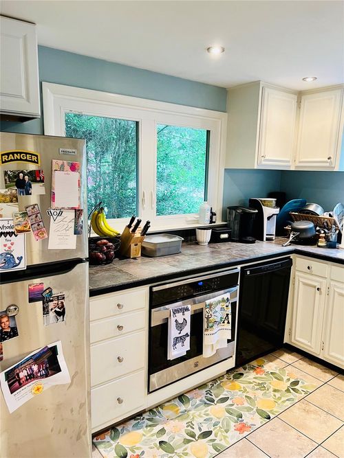 31 Oakland Ave, Central Valley, NY, 10917-3519 | Card Image