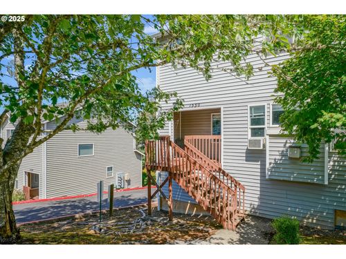 1530 Madelyn Ave Se, Salem, OR, 97306-3553 | Card Image