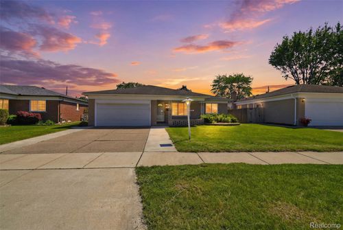 3418 Winterfield Dr, Warren, MI, 48092-4255 | Card Image