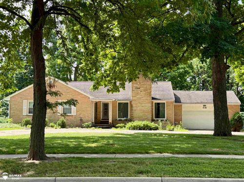 418 E Oliver St, Owosso, MI, 48867-2438 | Card Image