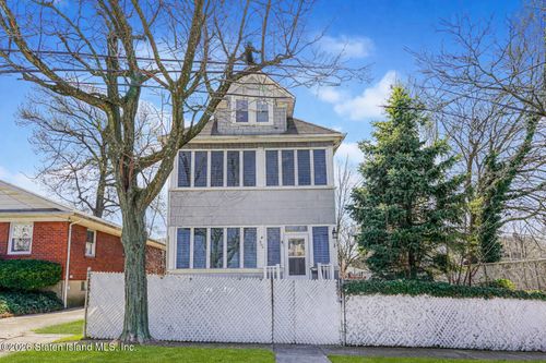202 Dixon Ave, Staten Island, NY, 10303-2621 | Card Image