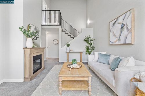 6452 Meadow Pines Ave, Rohnert Park, CA, 94928-2712 | Card Image