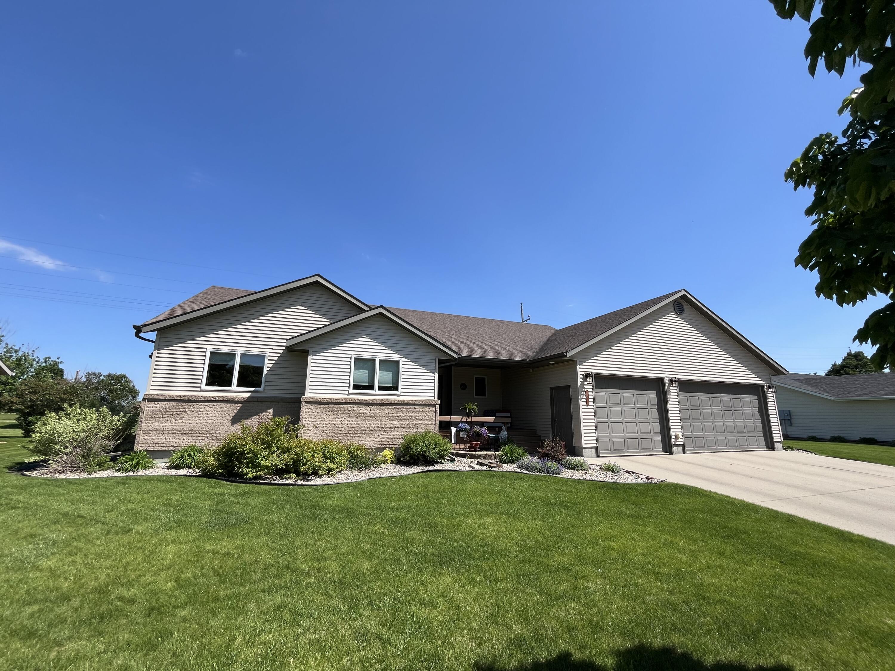 Northview Ln, Aberdeen, SD 57401