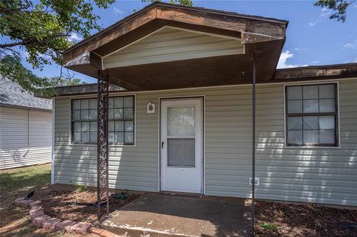 415 W Franklin Ave, Weatherford, OK, 73096-4735 | Card Image