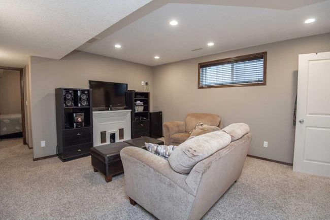 172 Vickers Close, Home with 5 bedrooms, 3 bathrooms and 2 parking in Red Deer AB | Image 17