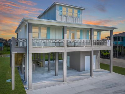 2200 Crab Street, House other with 4 bedrooms, 3 bathrooms and null parking in Crystal Beach TX | Image 1