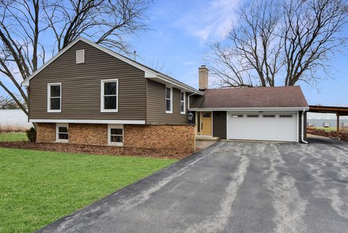 1070 Center Dr, South Elgin, IL, 60177-2502 | Card Image