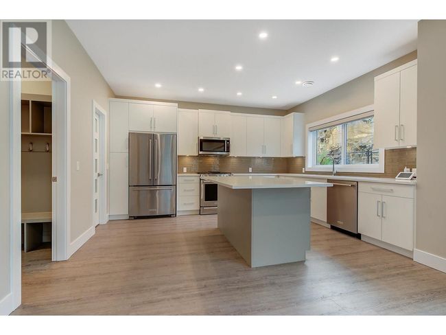 788 Acadia St, House other with 4 bedrooms, 3 bathrooms and 2 parking in Kelowna BC | Image 11