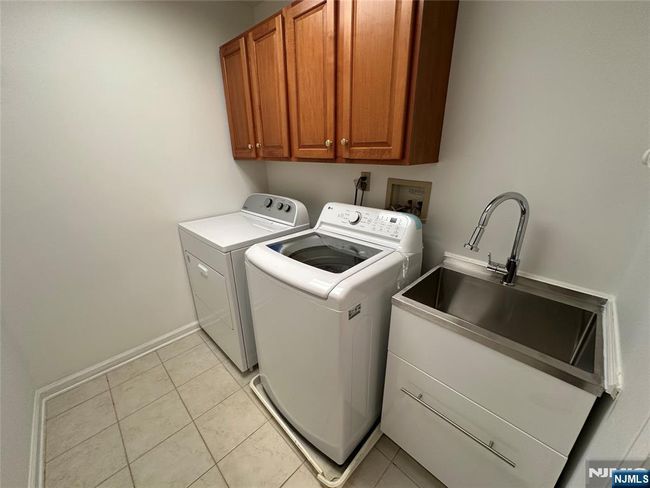 35 Magnolia Way, House attached with 3 bedrooms, 3 bathrooms and null parking in North Haledon NJ | Image 32