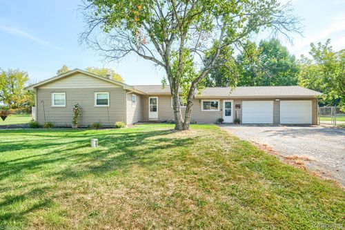 3273 Connecticut St, Burton, MI, 48519-1547 | Card Image