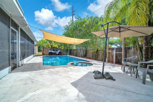700 Nw 88 Th Ter, House other with 3 bedrooms, 2 bathrooms and null parking in Pembroke Pines FL | Image 29