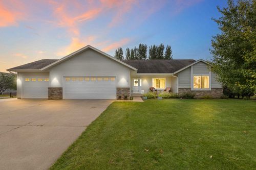 5757 Kingfisher Dr, Stevens Point, WI, 54482-8477 | Card Image