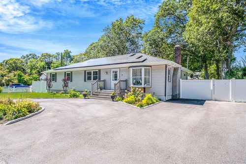 1514 Grundy Ave, Holbrook, NY, 11741-2117 | Card Image