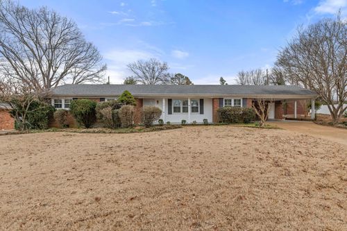 811 Rebel Dr, Tuscumbia, AL, 35674-3101 | Card Image