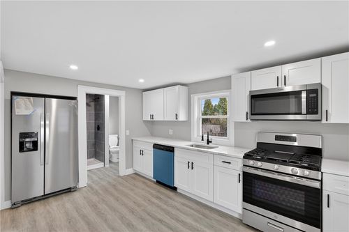 18 Huron St, Warwick, RI, 02889-9503 | Card Image