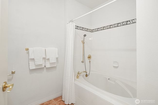 APT-106 - 12439 Ne Totem Lake Way, Condo with 1 bedrooms, 2 bathrooms and 2 parking in Kirkland WA | Image 18