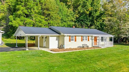 608 Mountain Ave, West Jefferson, NC, 28694-8901 | Card Image