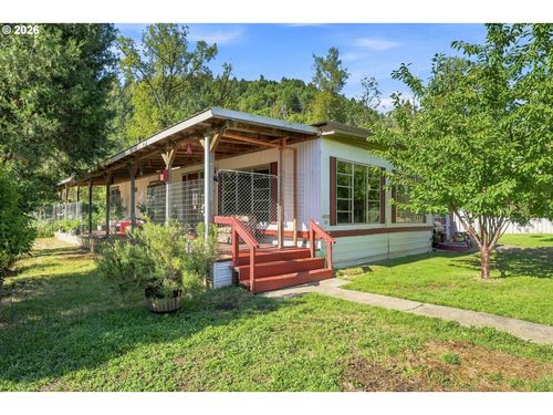 754 S Main St, Canyonville, OR, 97417-9706 | Card Image