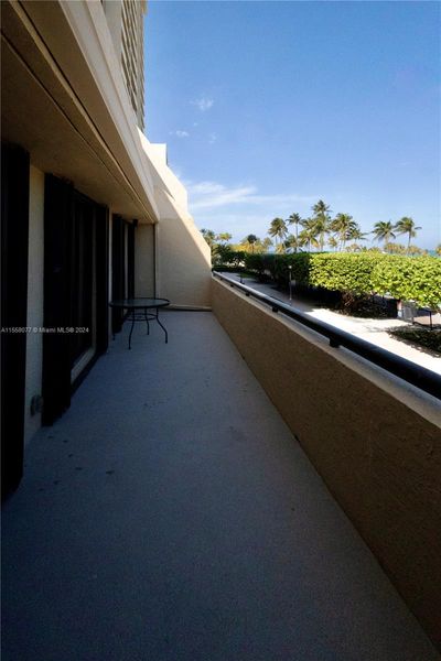 308 - 2555 Collins Ave, Condo with 2 bedrooms, 2 bathrooms and null parking in Miami Beach FL | Image 2