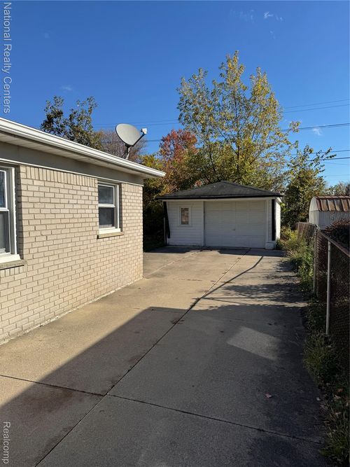 28110 Marshall St, Southfield, MI, 48076-7121 | Card Image