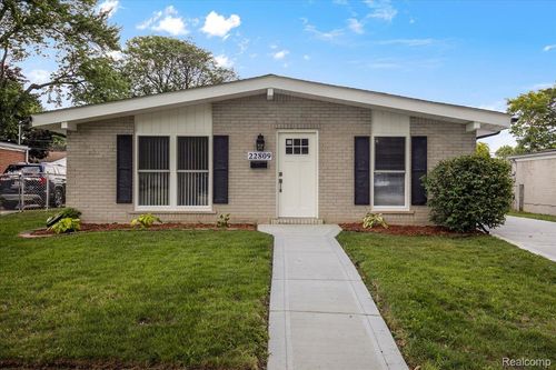 22809 Detour St, Saint Clair Shores, MI, 48082-2431 | Card Image