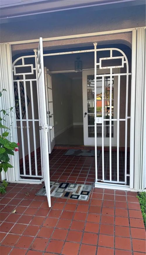 b-4540 Sw 133rd Ave, Miami, FL, 33175 | Card Image