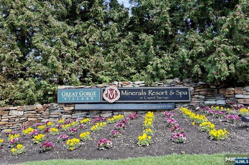 1 Gray Rock Dr, Vernon, NJ, 07462-4589 | Card Image