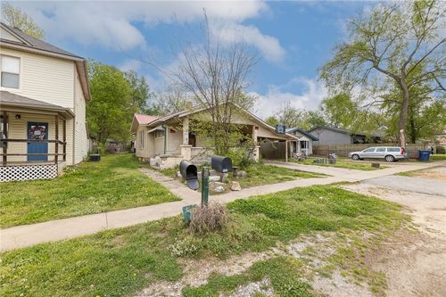 605 S Maxwell St, Siloam Springs, AR, 72761-3655 | Card Image