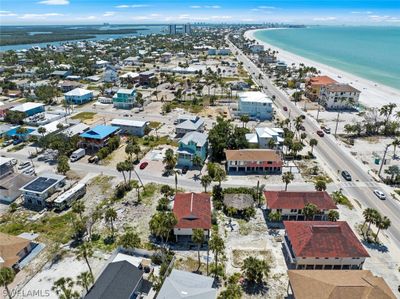 121 Washington Avenue, Home with 3 bedrooms, 3 bathrooms and null parking in Fort Myers Beach FL | Image 2