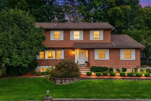 18 Harold St, Nanuet, NY, 10954-3733 | Card Image