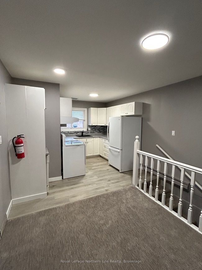 155 King St E, House other with 4 bedrooms, 2 bathrooms and 2 parking in North Bay ON | Image 4
