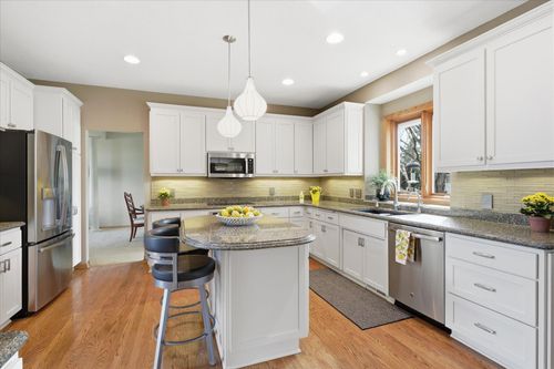 17811 Hollybrook Trl, Lakeville, MN, 55044-6660 | Card Image