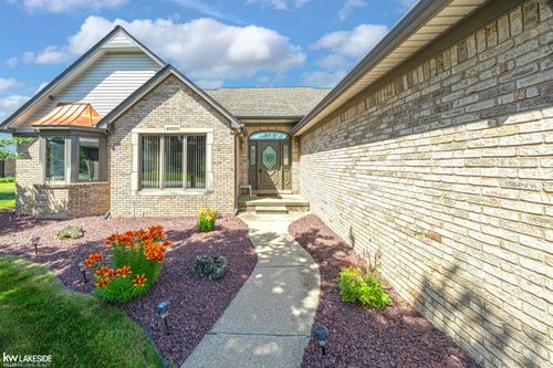 46333 Winston Dr, Shelby Township, MI, 48315-5621 | Card Image