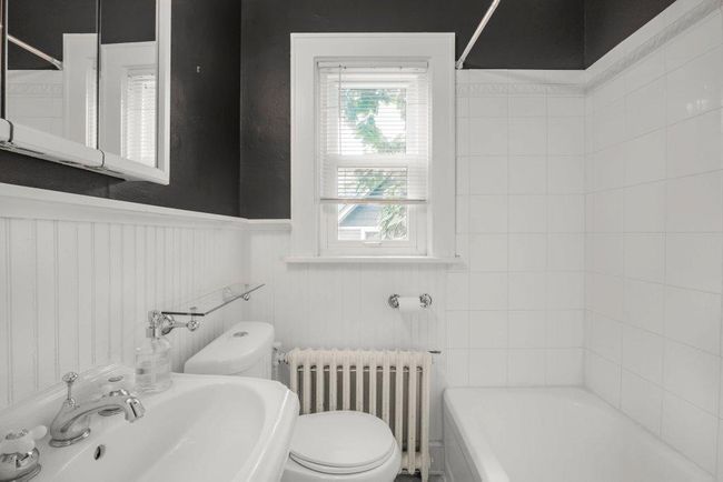 Upper level bathroom | Image 23