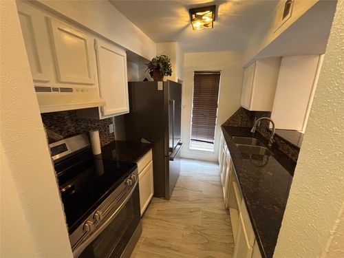 apt-40-10075 Westpark Dr, Houston, TX, 77042-5907 | Card Image