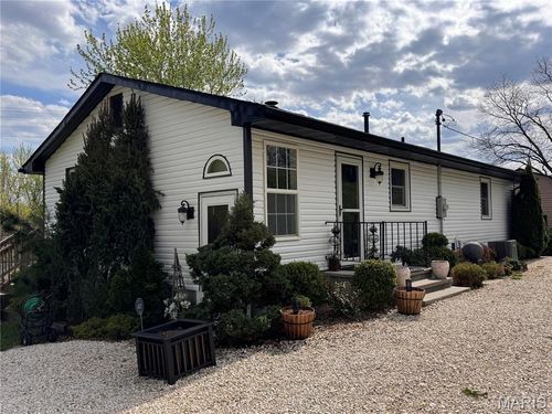 415 S 11th St, Louisiana, MO, 63353-2335 | Card Image