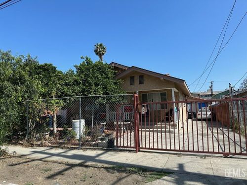  E 68th Street, Los Angeles, CA, 90001 | Card Image